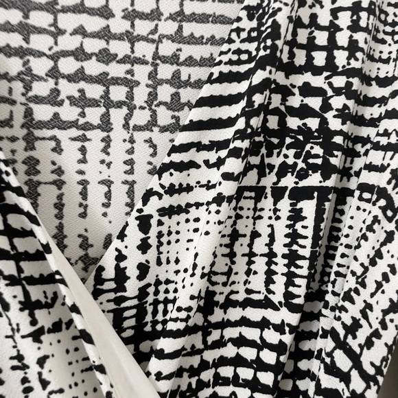 Black and White Crepe Wrapped Front Dress H&M - Picture 5 of 6